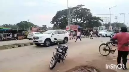 ନିମାପଡା: ଲୋକ ସଭା ସାଂସଦ ସମ୍ବିତ ପାତ୍ର ଙ୍କୁ ନିମାପଡା ନୂଆ ବସ ଷ୍ଟାଣ୍ଡ ଠାରେ କଂଗ୍ରେସ ପକ୍ଷରୁ କଳା ପତାକା ପ୍ରଦର୍ଶନ