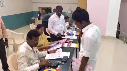 காரைக்குடி: அழகப்பா அரசு கலைக் கல்லூரியில் இளங்கலை பட்டப்படிப்பு சேர்க்கை கலந்தாய்வு "வளாகத்தில் குவிந்த மாணவர்கள் பெற்றோர்கள்"