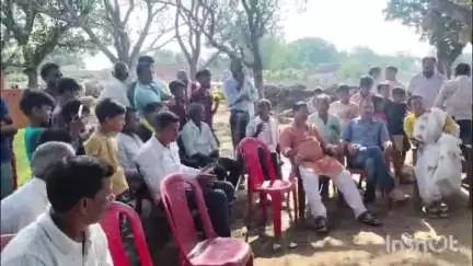 देवरी: दुर्व्यवहार मामले को लेकर जमुआ विधायक, राजधनवार प्रमुख आदि रानीडीह गांव पहुंचे