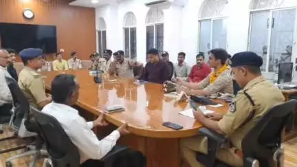 हरदा: JEE एडवांस्ड में पुलिसकर्मी के बेटे को मिला 2632वां रैंक, SP ने किया सम्मानित
