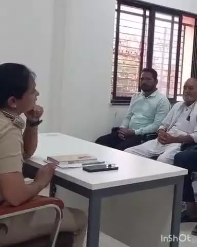 भातकुली: खोलापूर पोलीस स्टेशनहद्दीत बकरी ईद च्या अनुषंगाने  मौलवीची आढावा बैठक संपन्न ठाणेदार सुलभा राऊत यांनी दिल्या विशेष सूचना