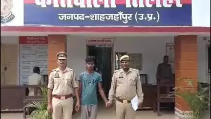 तिलहर: पुलिस ने पॉक्सो और एससी एसटी एक्ट के मामले में एक अभियुक्त को महमूदपुर मोड़ के पास से गिरफ्तार किया