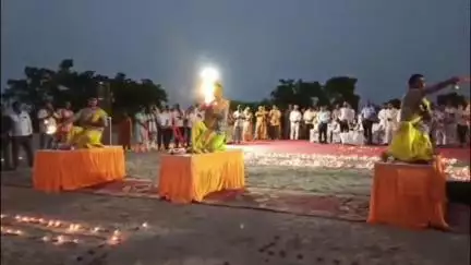 महाराजगंज: त्रिमुहानी घाट पर गंगा आरती का आयोजन हुआ