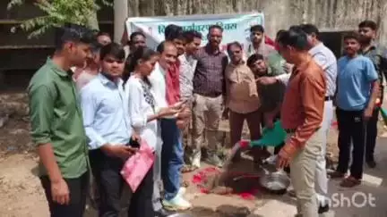 आमेट: आमेट में वंदे गंगा जल संरक्षण जन अभियान के तहत सफाई अभियान एवं लोगों को जागरूक कर किया पौधारोपण