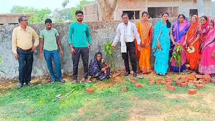 लांजी: ग्राम बिरनपुर में विश्व पर्यावरण दिवस पर 'एक पेड़ मां के नाम' पौधारोपण, ग्रामीणों से पेड़ लगाने की अपील