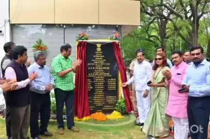 चंद्रपूर: वनमंत्र्यांच्या हस्ते चंद्रपूर वनवृत्त अंतर्गत
वन नियंत्रण कक्ष व सायबर सेलचे उद्घाटन