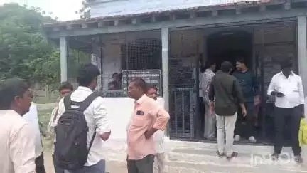 గుంతకల్లు: గుత్తిలో నాన్ జ్యుడీషియల్ స్టాంపుల కొరతతో ఇబ్బందులు పడుతున్నామన్న ప్రజలు #localissue