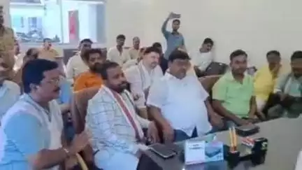 मनकापुर: कस्बा में लगने वाले जाम को लेकर मनकापुर कोतवाली में क्षेत्राधिकारी ने व्यापारियों के साथ की बैठक