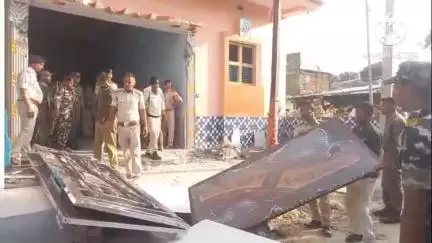 कुढ़नी: तुर्की थाना क्षेत्र में दुष्कर्म के आरोपी के घर पर चला प्रशासन का बुलडोजर