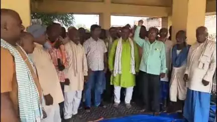 डोभी: पैतला में भाकपा माले कार्यकर्ताओं ने कॉरिडोर भूमि अधिग्रहण में किसानों को चौगुना मुआवजा देने की मांग की