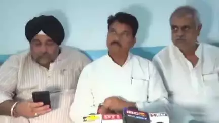 इंदौर: राहुल गांधी के सृजन अभियान को लेकर कांग्रेस के पूर्व मंत्री ने कार्यालय पर की पत्रकार वार्ता