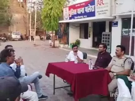 पलेरा: पलेरा थाना परिसर में आगामी त्योहारों को लेकर शांति समिति की बैठक आयोजित की गई