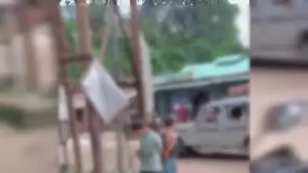 আমবাসা: আমবাসা বাজারে ড্রাগস বিক্রেতাদের জুতার মালা পরিয়ে গণপিটুনি