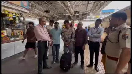 जळगाव: जळगाव रेल्वेस्थानकावर सव्वा लाखांचा गांजा पकडला; जळगाव रेल्वे पोलीसात दोन जणांवर गुन्हा दाखल