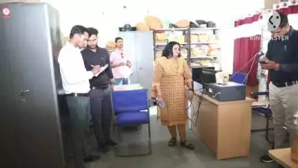 नीमच नगर: नीमच ADM ने कलेक्ट्रेट में किया औचक निरीक्षण, विभागीय उपस्थिति का लिया जायजा