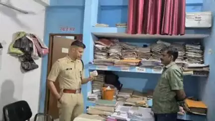 गोपालगंज: नगर थाना परिसर में एसपी अवधेश दीक्षित ने किया निरीक्षण, कई पदाधिकारी रहे मौजूद