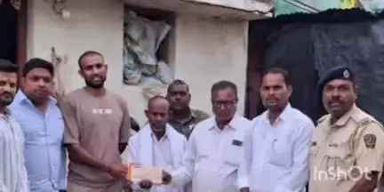 चिमूर: कचराबाई भरडे यांच्या कुटुंबीयांना नऊ लाखांचा धनादेश सुपूर्द मौजा करबळा येथील घटना