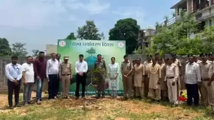 सुकमा: विश्व पर्यावरण दिवस पर प्रशासनिक अधिकारियों ने 'माँ के नाम' अभियान के तहत पौधरोपण किया
