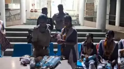 बड़ा मलेहरा: बड़ामलहरा थाना प्रभारी ने टॉपर्स को किया सम्मानित