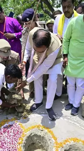 मोहनलालगंज: ग्राम पंचायत डेवरिया भरसवा में पर्यावरण दिवस पर डिप्टी CM का संदेश- मां के नाम पर एक पौधा लगाएं और उसकी सेवा करें