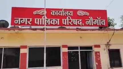 नौगांव: खजुराहो नगर पालिका के सीएमओ बसंत चतुर्वेदी को नौगांव का दूसरी बार अतिरिक्त प्रभार