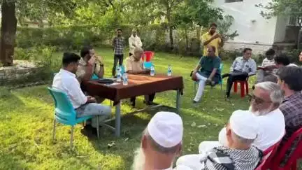 चंदेरी: चंदेरी थाना प्रांगण में हिंदू-मुस्लिम त्योहारों को लेकर प्रशासनिक अधिकारियों द्वारा शांति समिति की बैठक आयोजित