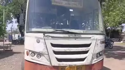 बार्शीटाकळी: शहरात दुचाकी चा भिषण अपघात झालाय ,,, बार्शीटाकळी नवीन बस स्थानक समोर अपघातात एकाचा मृत्यू