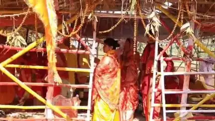 हज़ारीबाग: चौपारण के नावागढ़ में मां भगवती सह हनुमत प्राण-प्रतिष्ठा यज्ञ में शामिल हुए सांसद मनीष जायसवाल
