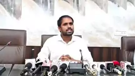 धमतरी: कलेक्टर ने जिला मुख्यालय में शालाओं और शिक्षकों के युक्तियुक्तकरण के संबंध में ली प्रेसवार्ता