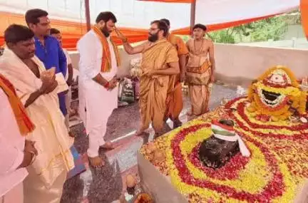 మేడ్చల్: గాజులరామారంలో శ్రీశ్రీ భీమేశ్వర స్వామి విగ్రహ ప్రతిష్ట కార్యక్రమంలో పాల్గొన్న మాజీ ఎమ్మెల్యే కూన శ్రీశైలం గౌడ్