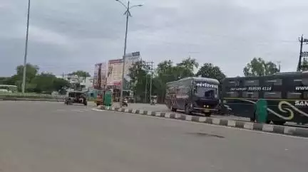 जळगाव: आकाशवाणी चौकात भरधाव ट्रकच्या धडकेत कारचालक जखमी; जिल्हापेठ पोलीसात गुन्हा दाखल