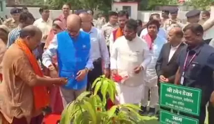 बिंद्रानवागढ़ गरियाबंद: गरियाबंद में आज महामहिम राज्यपाल रमन डेका ने फिंगेश्वर जनपद के बिजली पंचायत को विधिवत गोद लिया