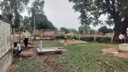रामानुजनगर: स्वच्छ पर्यावरण और प्लास्टिक मुक्त ग्राम का संदेश देते हुए वृक्षारोपण कार्यक्रम सम्पन्न