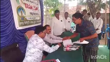 బాల్కొండ: భూ భారతి సర్వేలో రైతులకు అవగాహన కల్పించిన జిల్లా అదనపు కలెక్టర్ కిరణ్ కుమార్