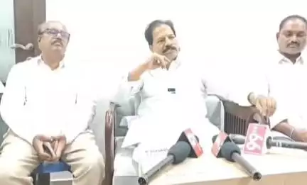 బాపట్ల ఎమ్మెల్యేకి ప్రచార ఆర్భాటాలు పెరిగిపోయాయని విమర్శించిన మాజీ ఎమ్మెల్యే కోన రఘుపతి