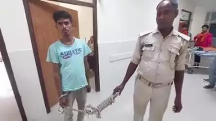 मुशहरी: सदर थाना पुलिस ने मोबाइल चोरी के मामले में खबड़ा से एक चोर को गिरफ्तार कर न्यायालय में पेश किया, जेल भेजा