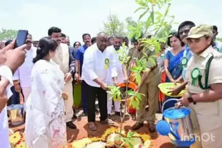 కోడుమూరు: గార్గేయ పురం వద్ద వనమహోత్సవంలో పాల్గొన్న కోడుమూరు ఎమ్మెల్యే బొగ్గుల దస్తగిరి