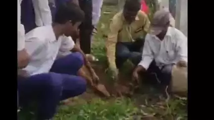 কাশীপুর: বৃক্ষরোপণ সহ বিভিন্ন সাংস্কৃতিক অনুষ্ঠানের মধ্য দিয়ে বিশ্ব পরিবেশ দিবস পালিত হয় পঞ্চকোট রাজ হাই স্কুলে