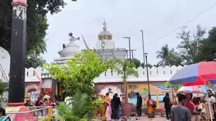 ବାରିପଦା ମ୍ୟୁନିସିପାଲଟି: ସୁଦଶା ବ୍ରତ ଉପଲକ୍ଷେ ଦ୍ୱିତୀୟ ଶ୍ରୀକ୍ଷେତ୍ର ବାରିପଦା ଜଗନ୍ନାଥ ମନ୍ଦିରରେ ମହିଳା ଭକ୍ତଙ୍କ ଭିଡ; ସୁରକ୍ଷା ପାଇଁ ବ୍ୟାପକ ବ୍ୟବସ୍ଥା