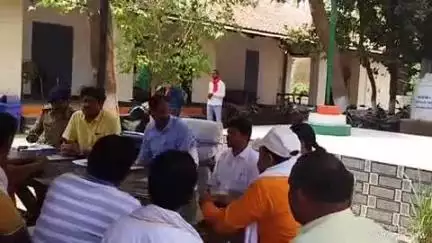 दावथ: दावथ और सूर्यपुरा थाना परिसर में बकरीद पर्व को लेकर शांति समिति सदस्यों की बैठक हुई