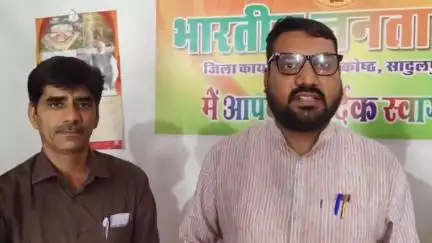 राजगढ़: राजगढ में वन विभाग चूरू ने जिला स्तरीय समारोह में पक्षी प्रेमी सुमेर सिंह सिहाग को प्रशस्ति पत्र देकर किया सम्मानित