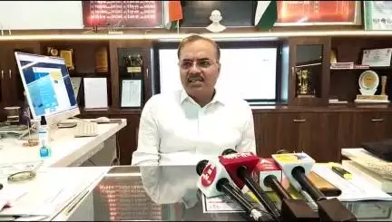 इटावा: सदर इलाके में पर्यावरण दिवस पर डीएम ने कहा- वृक्षारोपण के साथ-साथ उनकी देखभाल भी करनी है