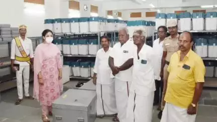 காஞ்சிபுரம்: காஞ்சிபுரத்தில் மின்னணு வாக்குப்பதிவு இயந்திரங்கள் வைக்கப்பட்டுள்ள பாதுகாப்பு கிடங்கினை மாவட்ட ஆட்சியர் ஆய்வு