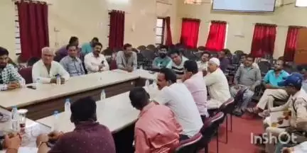 डही: कुक्षी में आगामी त्योहारों को लेकर शांति समिति की हुई बैठक, SDM-SDOP व TI हुए शामिल