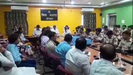 औरंगाबाद: समाहरणालय सभागार में जिला पदाधिकारी की अध्यक्षता में बकरीद पर्व को लेकर शांति समिति की हुई बैठक