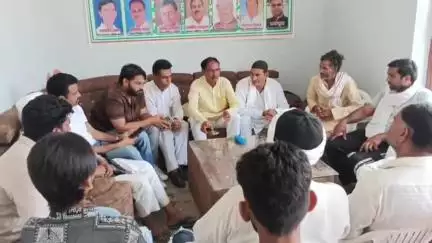 कैराना: कांग्रेस पार्टी के ब्लॉक कार्यालय में कांग्रेस कार्यकर्ताओं की हुई बैठक, भाजपा सरकार पर साधा निशाना