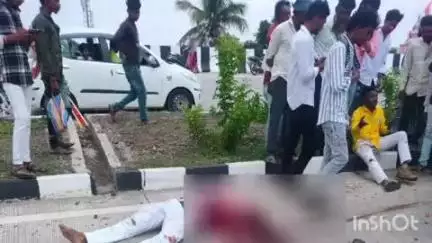 उमरखेड: सुकळी गावच्या उड्डाणपुलावर कार दुचाकी जवळून गेल्याने दुचाकी चालकाचे नियंत्रण सुटून दुचाकी डिव्हायडरला धडकुन एकाचा मृत्यू