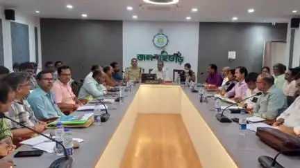 জলপাইগুড়ি: তিস্তার মেখলিগঞ্জ থেকে বাংলাদেশের অসংরক্ষিত এলাকা পর্যন্ত হলুদ সতর্কতা অব্যাহত, বিপর্যয় মোকাবিলা নিয়ে জলপাইগুড়িতে বৈঠক