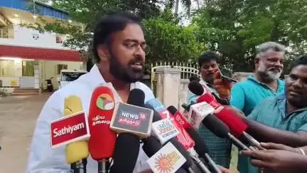 காரைக்குடி: "இன்றைய சூழலில் சாதிய ரீதியான ஒடுக்குமுறை இருந்து கொண்டு தான் உள்ளது" இயக்குனர் கரு பழனியப்பன் DSP அலுவலக வாயிலில் பேட்டி