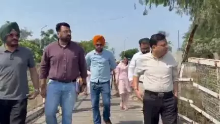 ਸੁਲਤਾਨਪੁਰ ਲੋਧੀ: ਡਿਪਟੀ ਕਮਿਸ਼ਨਰ ਨੇ ਧੁੱਸੀ ਬੰਨ ਦੇ ਦੌਰੇ ਦੌਰਾਨ ਚੱਲ ਰਹੇ ਹੜ੍ਹ ਰੋਕੂ ਕਾਰਜਾਂ ਦਾ ਲਿਆ ਜਾਇਜ਼ਾ, ਸੰਭਾਵੀ ਹੜਾ ਤੋਂ ਬਚਾਅ ਪ੍ਰਬੰਧਾਂ ਦੀ ਸਮੀਖਿਆ